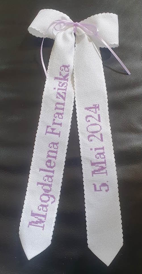 Aidaband bestickt mit Name und Taufdatum