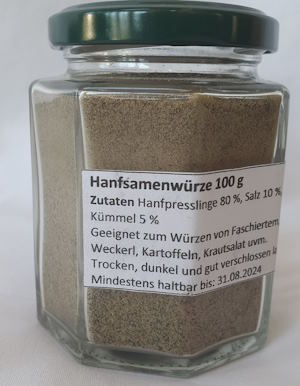 Ein Glas mit Hanfsamenwürze